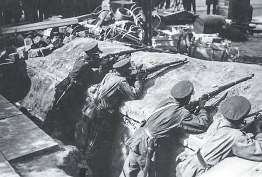 Żołnierze 7. Pułku Ułanów w okopach pod Belwederem
