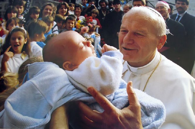 Papież podczas Pielgrzymki we Francji. 1986 r.