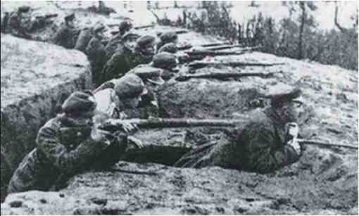 Polscy żołnierze podczas bitwy nad Niemnem. Wrzesień 1920 r.