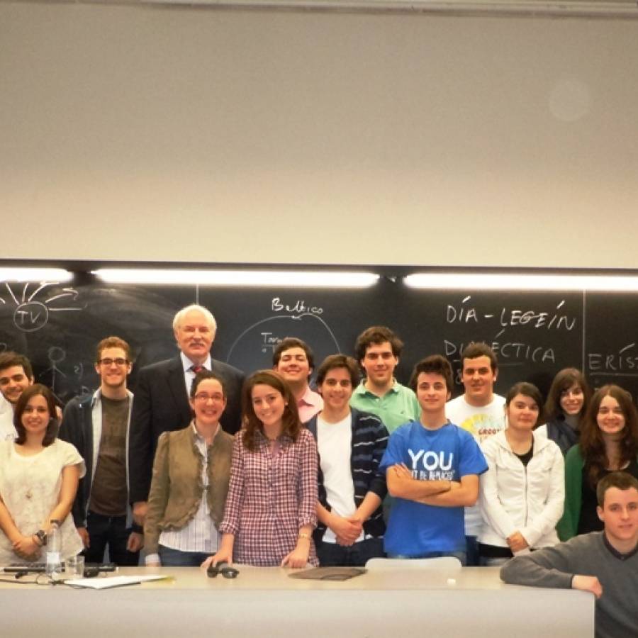 Po wykładzie ze studentami, Universidad de Navarra, Pamplona (Hiszpania), 14.03.2012 r.