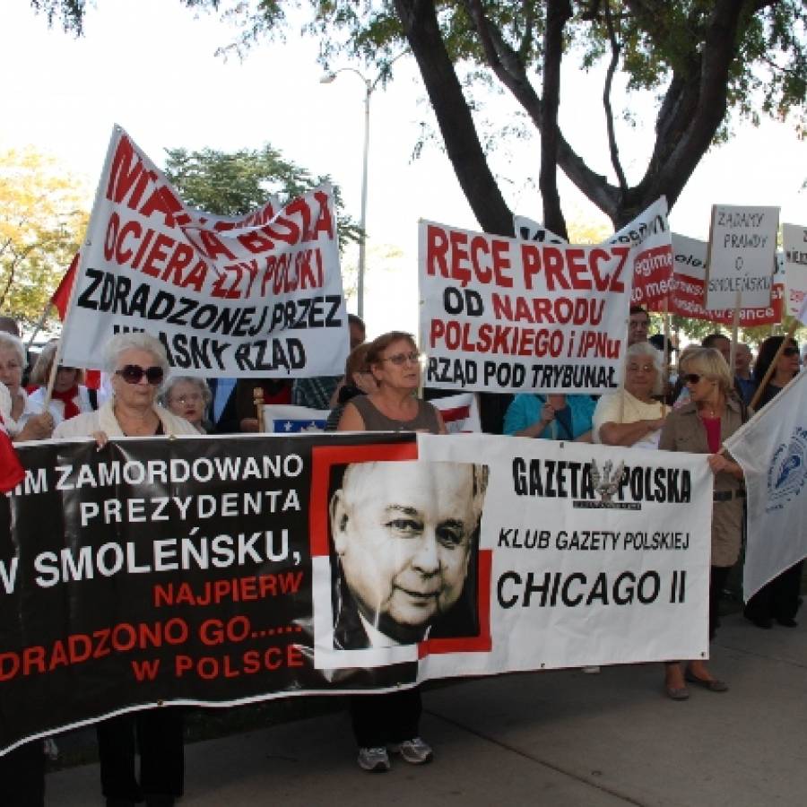 Protest Polonii przed Konsulatem RP w Chicago w obronie TV TRWAM